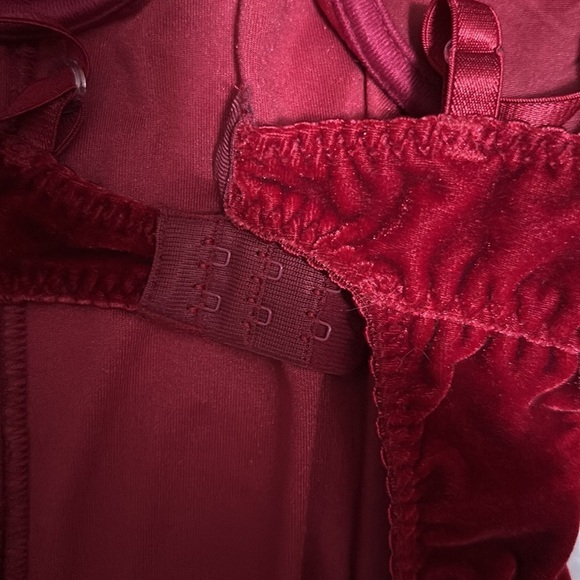 Gorgeous velvet like Shapewear lingerie​​​ - Picture 6 of 7